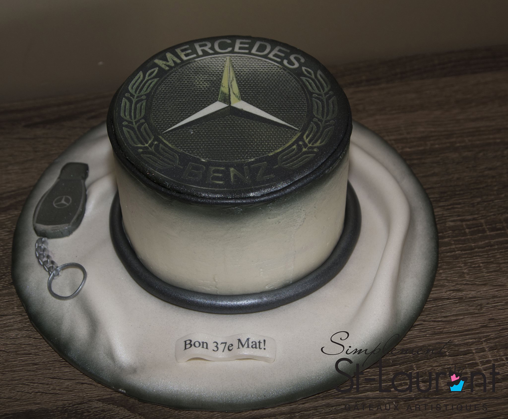 Simplement St Laurent Gateau Mercedes Pour Le 37e Anniversaire De Mat Bonne Fete Je Ne Prends Pas De Commande Actuellement Facebook