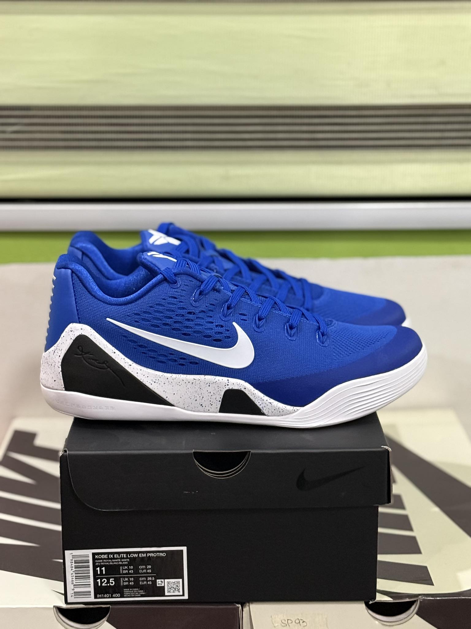 KOBE 9 LOW AWAY SIZE 9 MENS! WAY BELOW SRP! WTS / Selling 