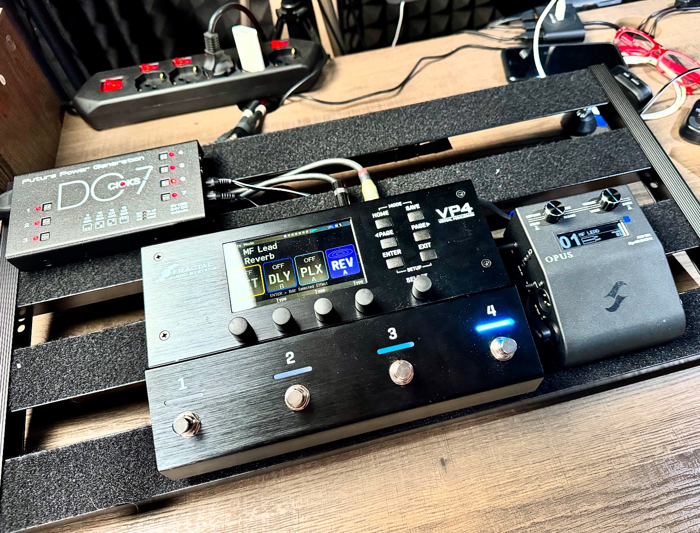 Smart Pedalboard by @fractalaudiosystems VP4 @twonotesaudio Opus