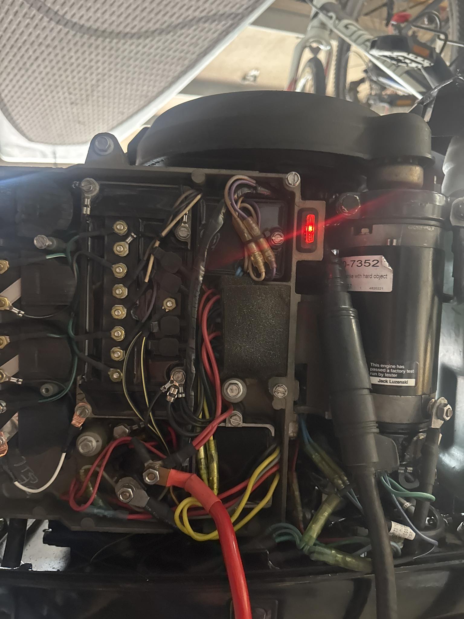 What is the red light on mercury outboard motor?