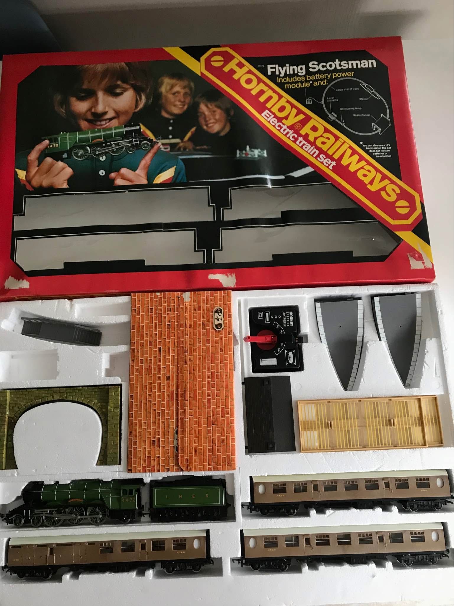 Hornby Electric Train Set, Controller and Accessories - Model Railroads ...