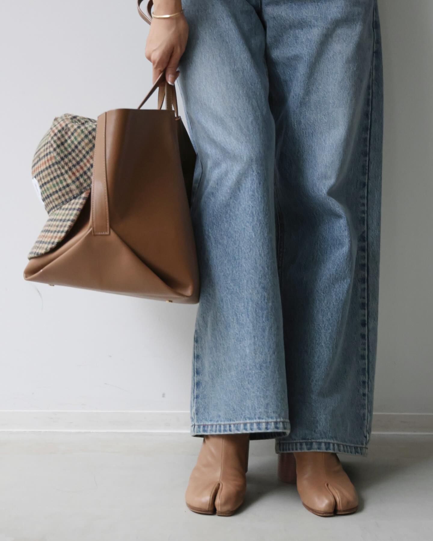 IT SHOES! @maisonmargiela BEIGE MAISON MARGIELA TABI ANKLE BOOTS 