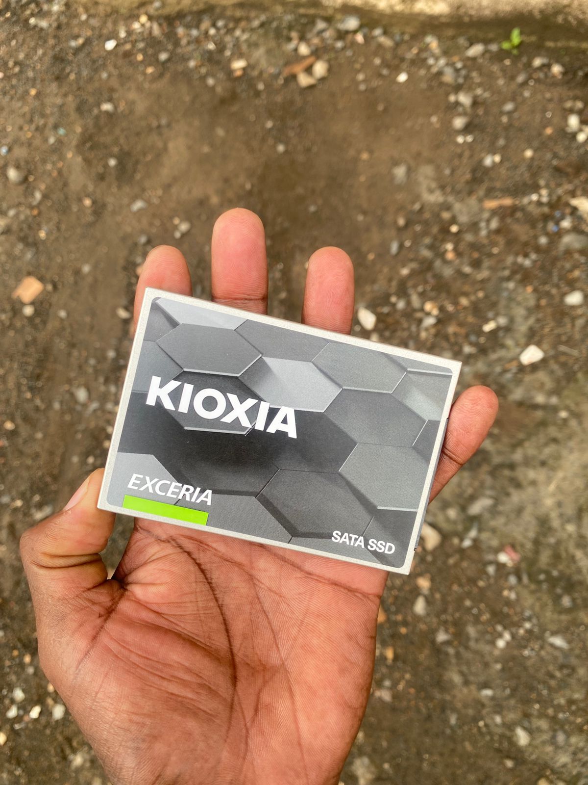 Selling this still new 960gb ssd Kioxia Exceria at 7,000/=100 