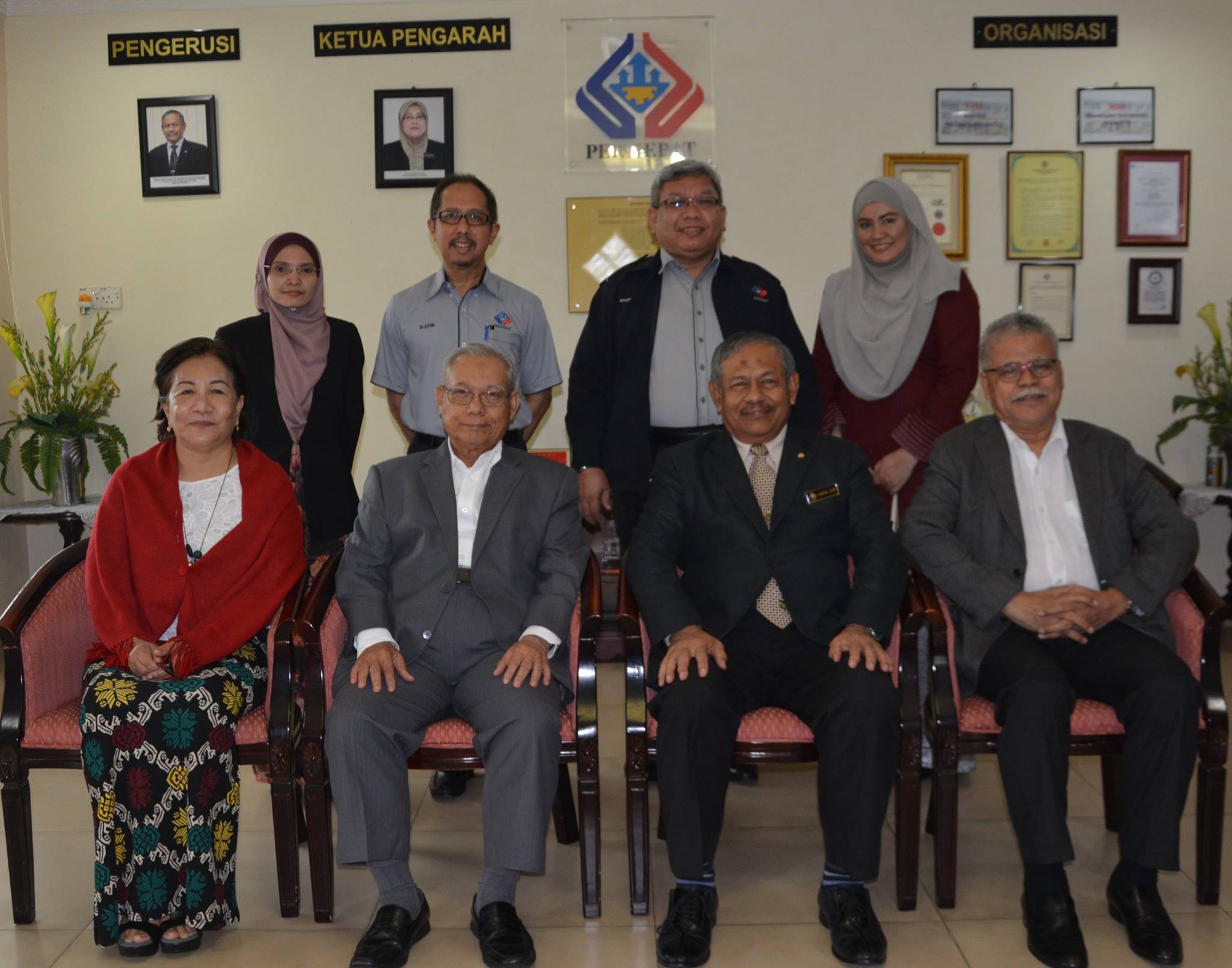 Majlis Perundingan Melayu Community Facebook