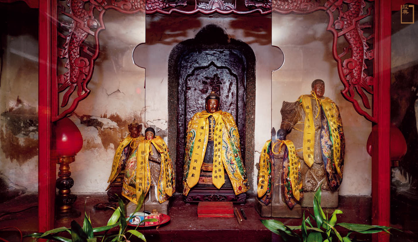 經典雜誌 - 【供奉劉銘傳、孤拔中將的愛國將軍廟】 #基隆 慈恩祠(愛國將軍廟)供奉的主神正是當年的台灣巡撫 #劉銘傳，而神龕上鑲有一塊「清 ...