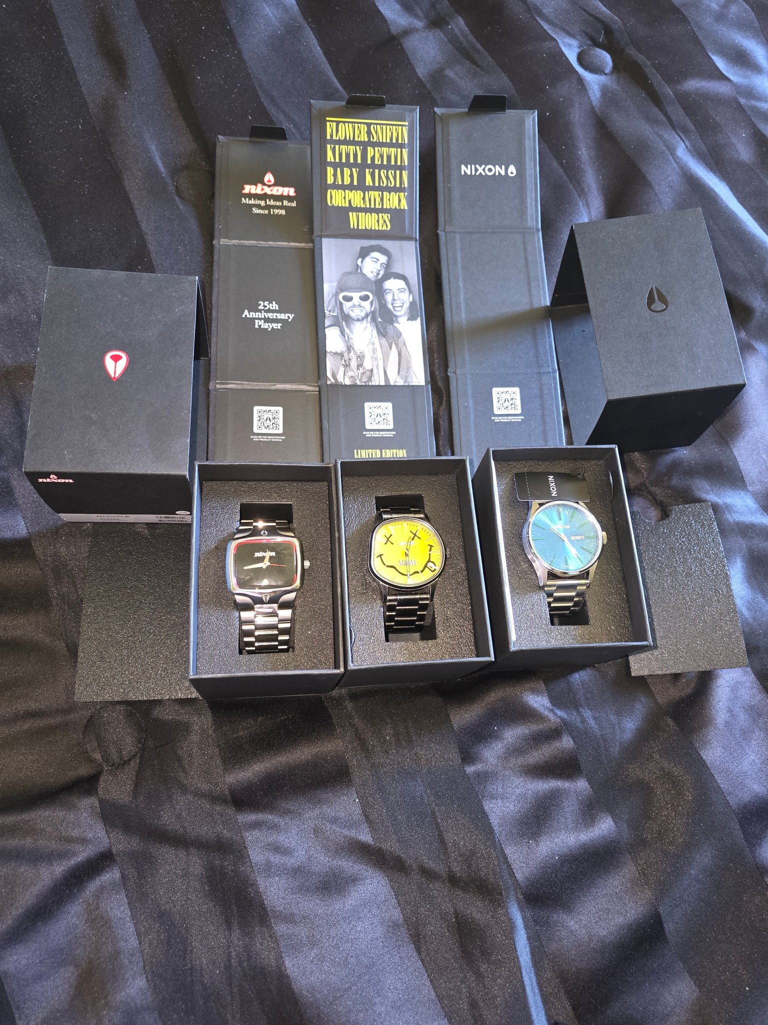 Nirvana collection wobbly face watch details