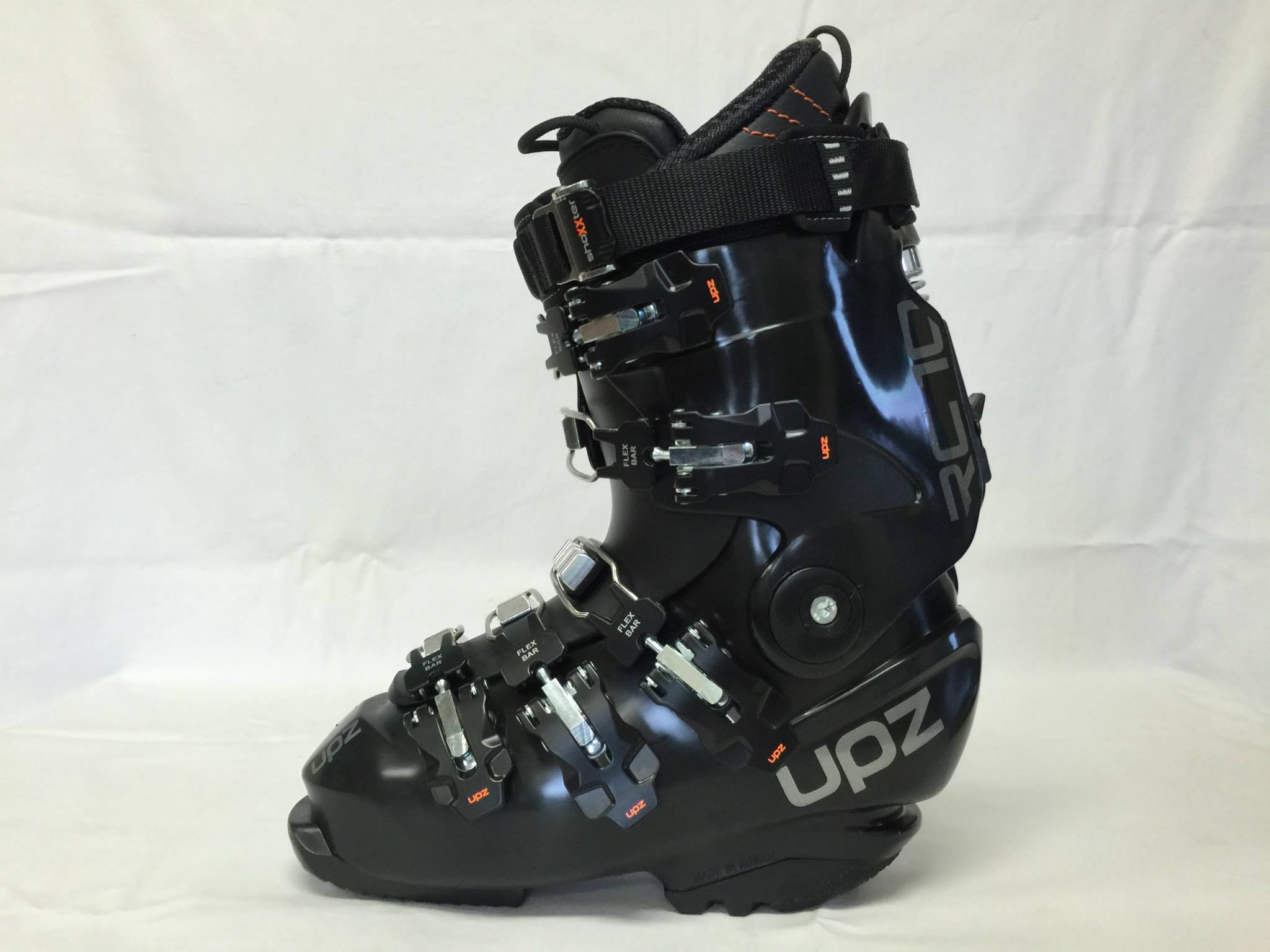 UPZ - RC10 BLACK/BLACK