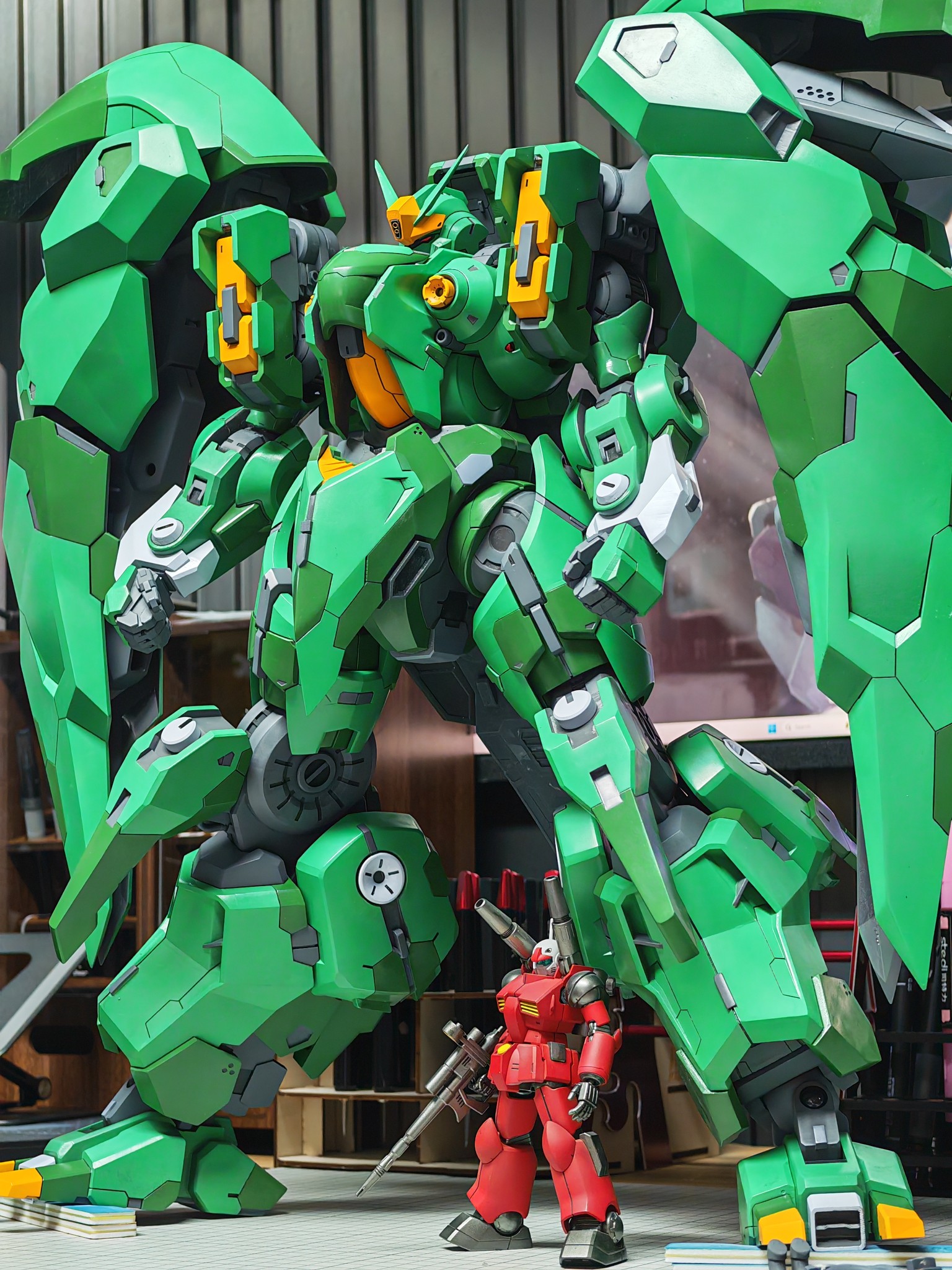 3D printed 1/100 Queen Mansa model by RockyQ