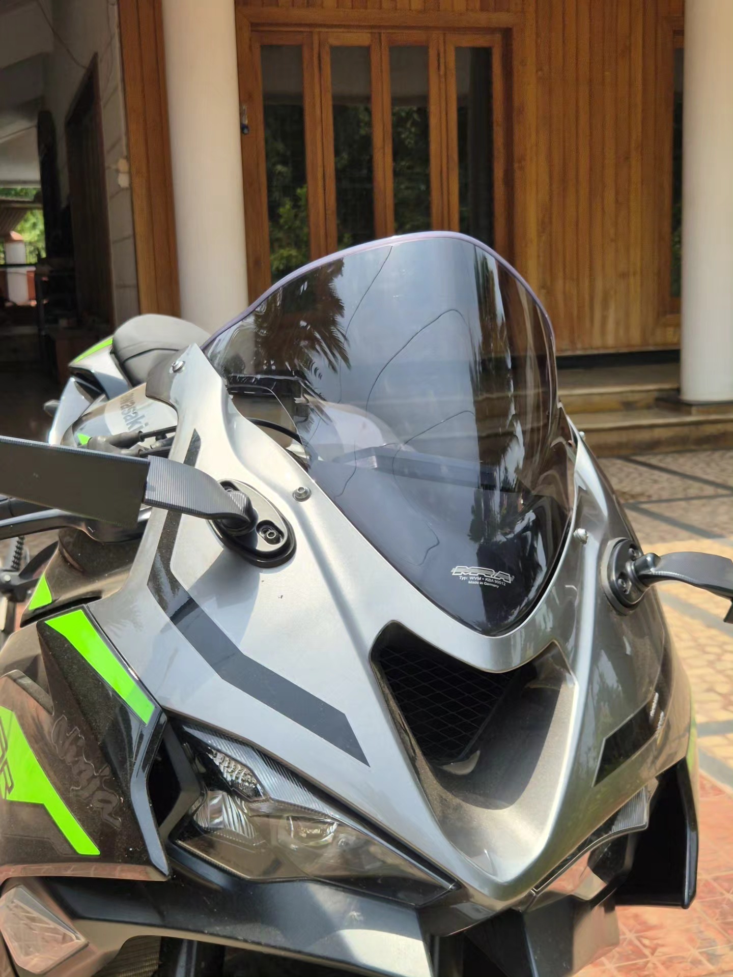 Smoked Windscreen @mra_windshields installed on Kawasaki Ninja Zx