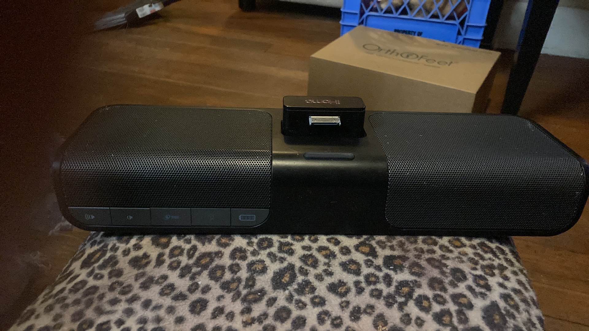 iHome Bluetooth Speaker with Wireless Charger User Manual