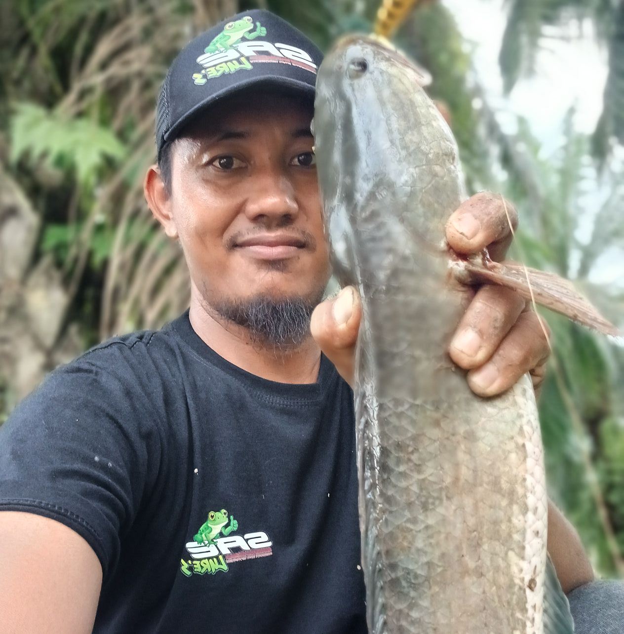 Pengamlasan bibir geol retel mengunakan bekas pompa air yang di ...