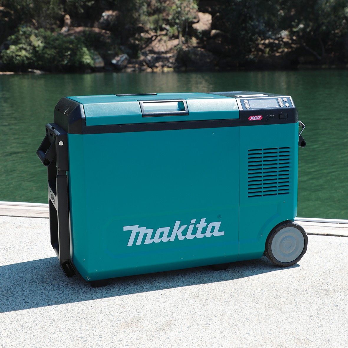 The 40V Max/18V 29L Dual Zone Cooler & Warmer (CW004G) is a