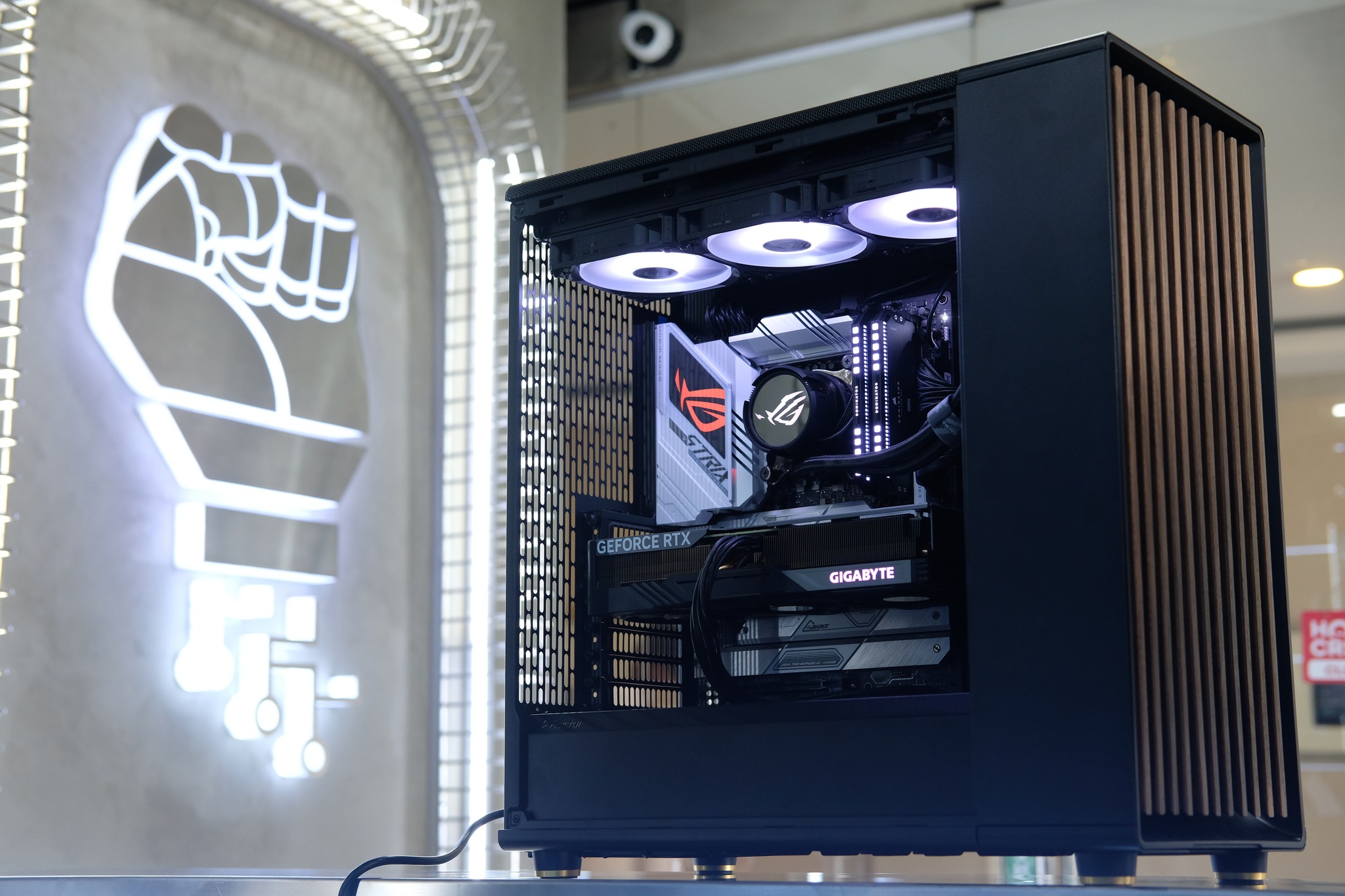 PC Revolution - The Grand Gaming Rig for Passionate...