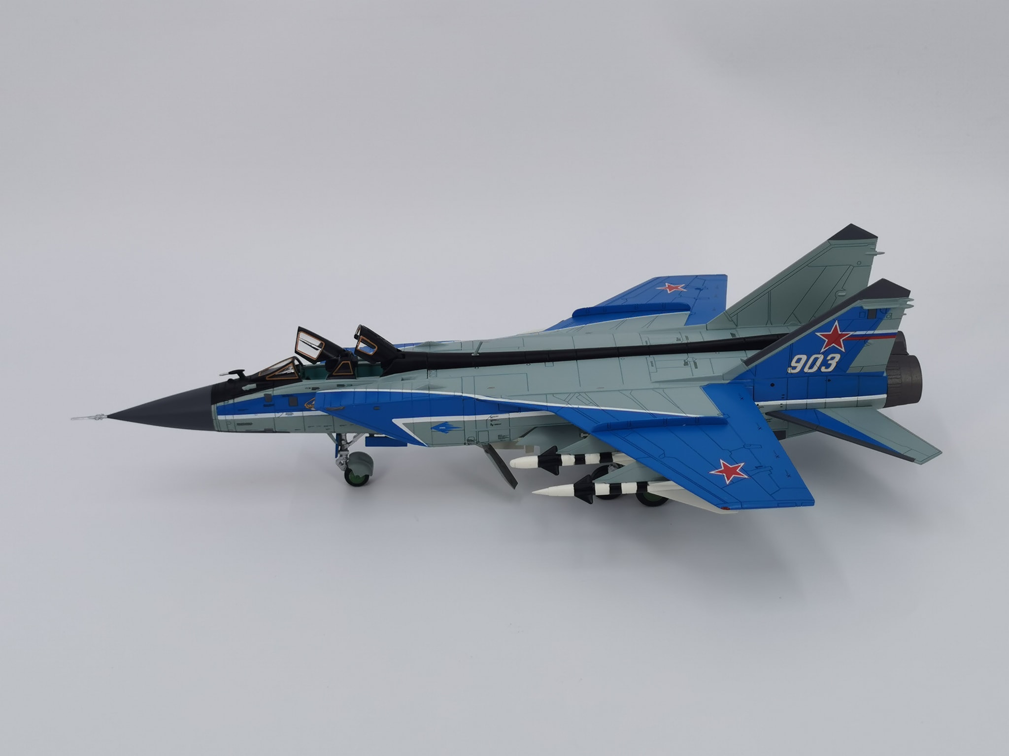 Mig-31 metal tin box art from Calibre Wings
