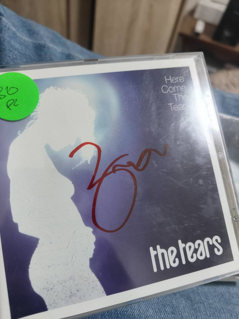 Are these Suede CDs signed by the band?