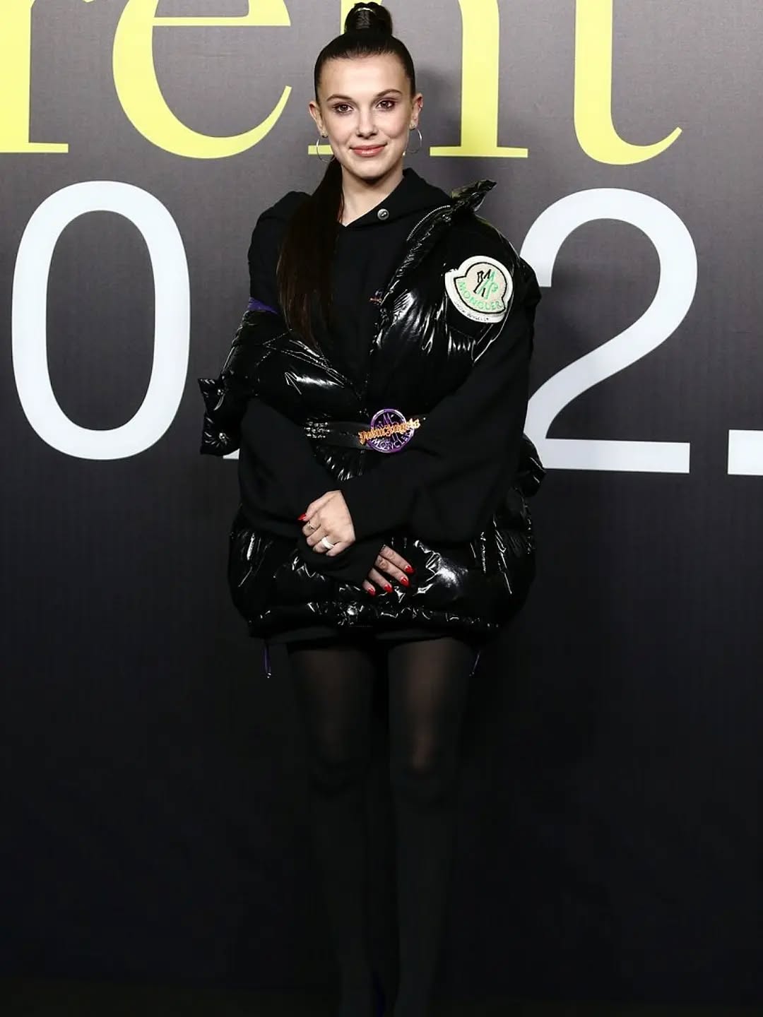 millie bobby brown moncler dress at the fashion show in Milan in 2019. This look is totally iconic and unique. ✨️🖤 @milliebobbybrown #milliebobbybrown #photo #2019ss #fashionstyle #fypage occasions: homecoming Lulus Lainey Cowl Neck SIZE:US 00