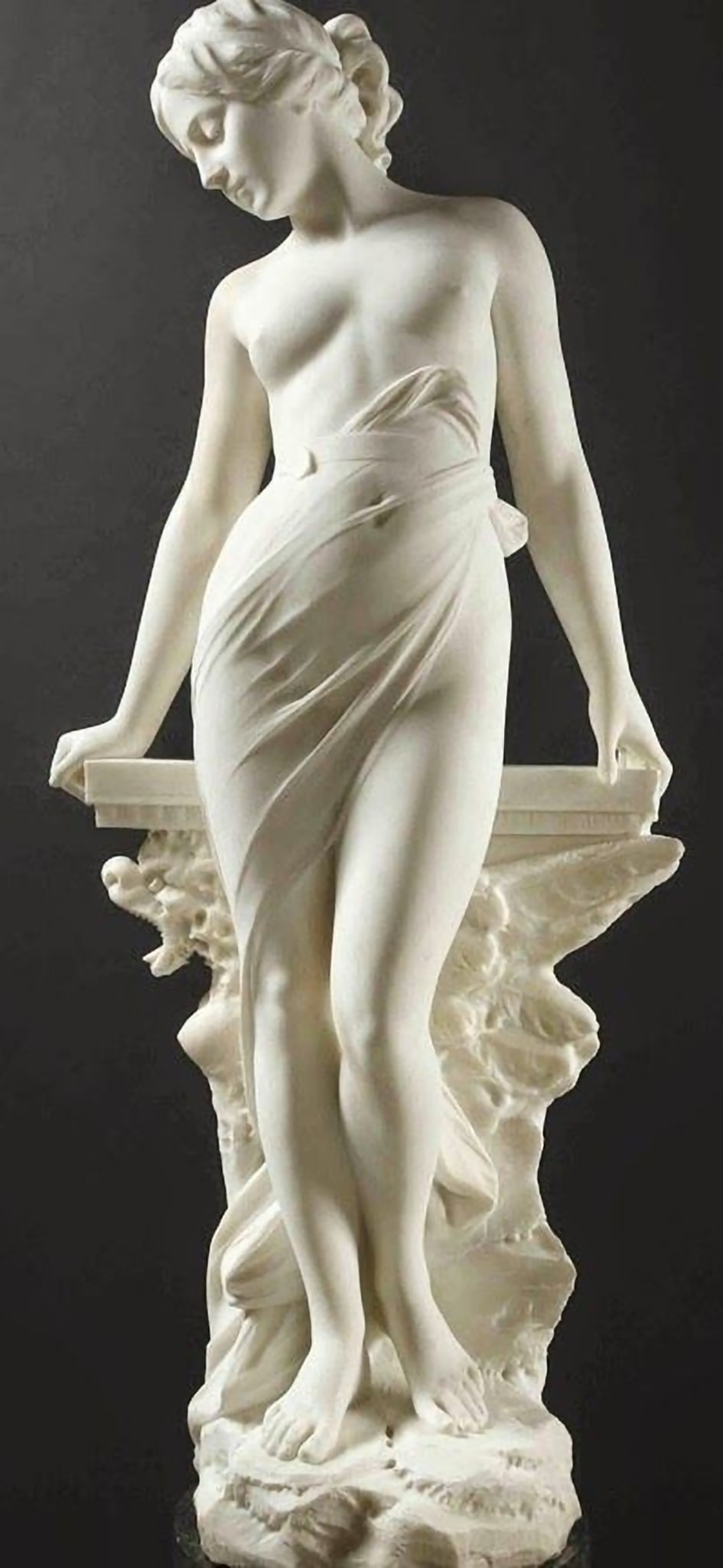 Female nude by Joaquim Ros Bofarull (Spanish, 1906-1991) Marble 59cm