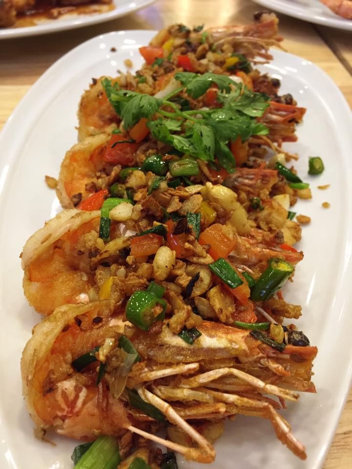 ร้านกินกุ้งกัน หน้า Limelight... - Kin Dee by Praew
