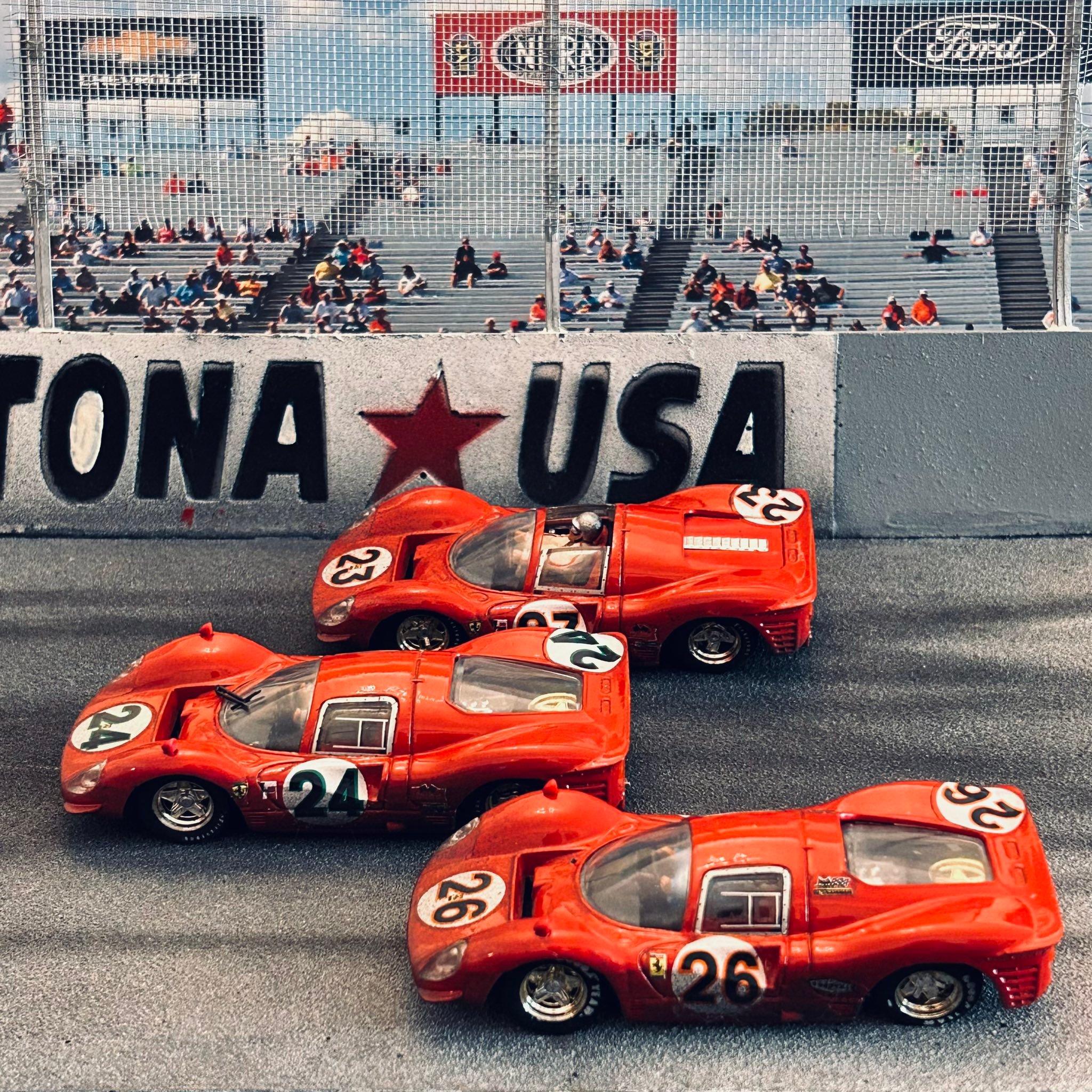 1:43 scale diorama “Victory Daytona 1967” Ferrari 330 P4 and 412 P
