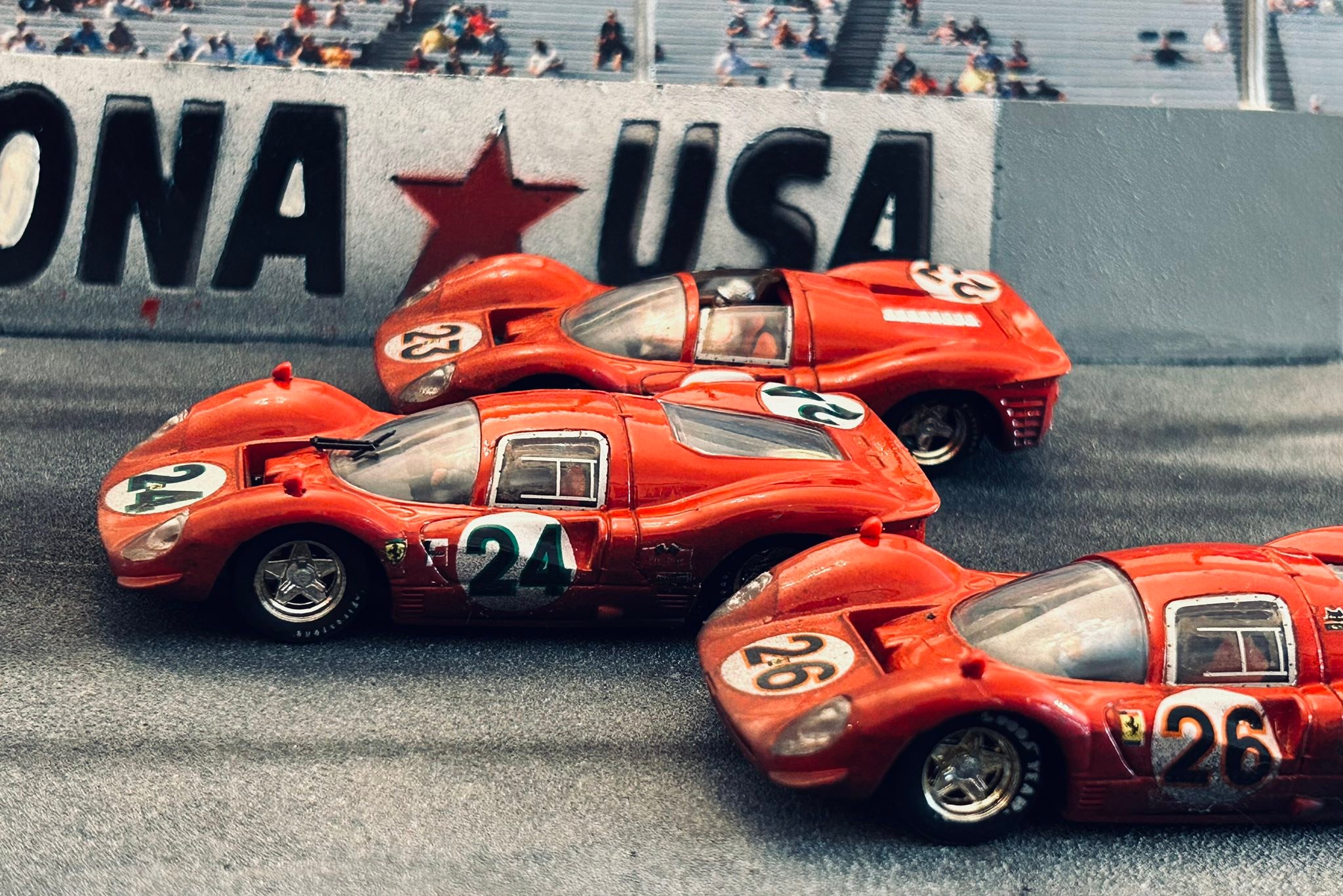 1:43 scale diorama “Victory Daytona 1967” Ferrari 330 P4 and 412 P