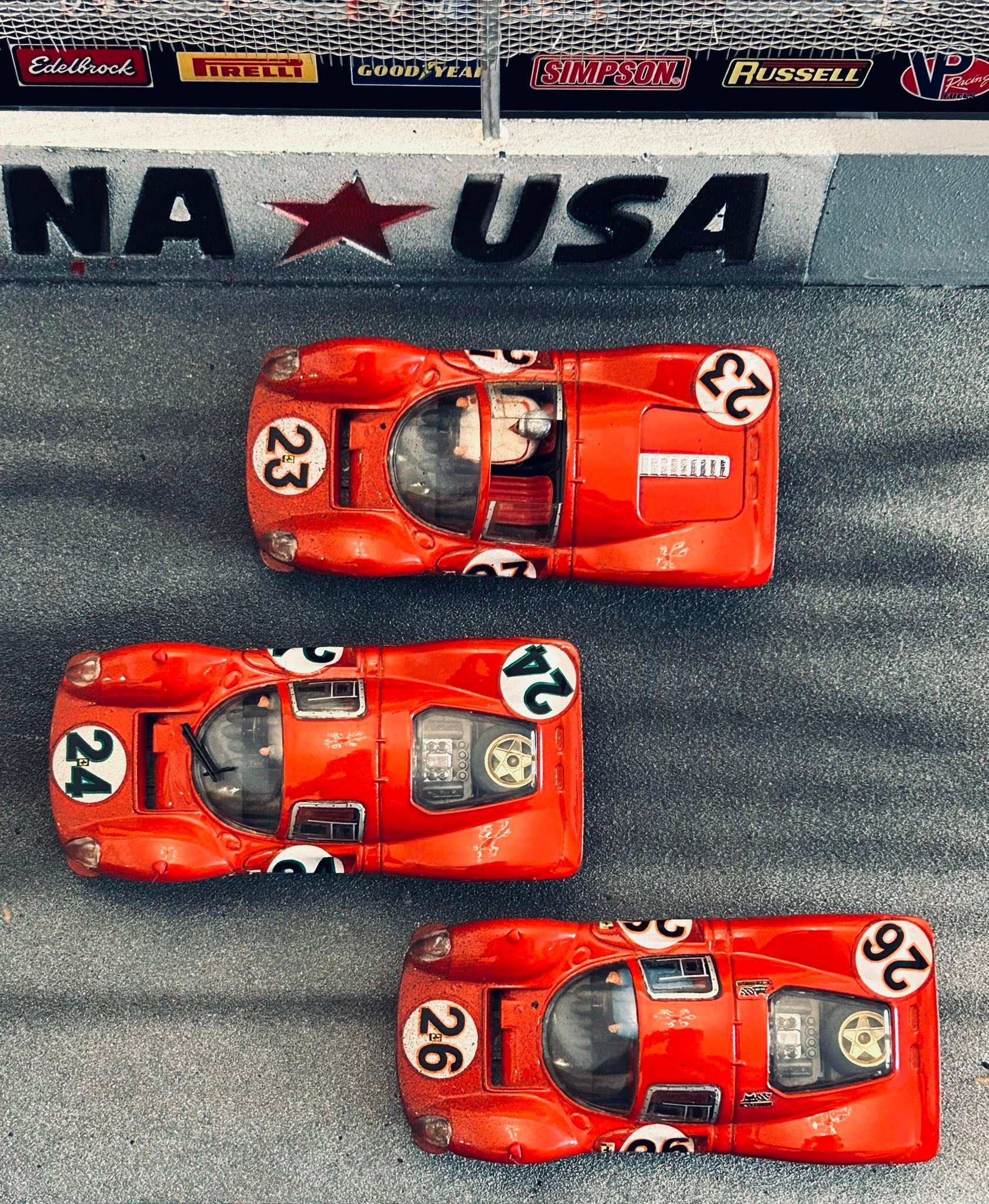 1:43 scale diorama “Victory Daytona 1967” Ferrari 330 P4 and 412 P