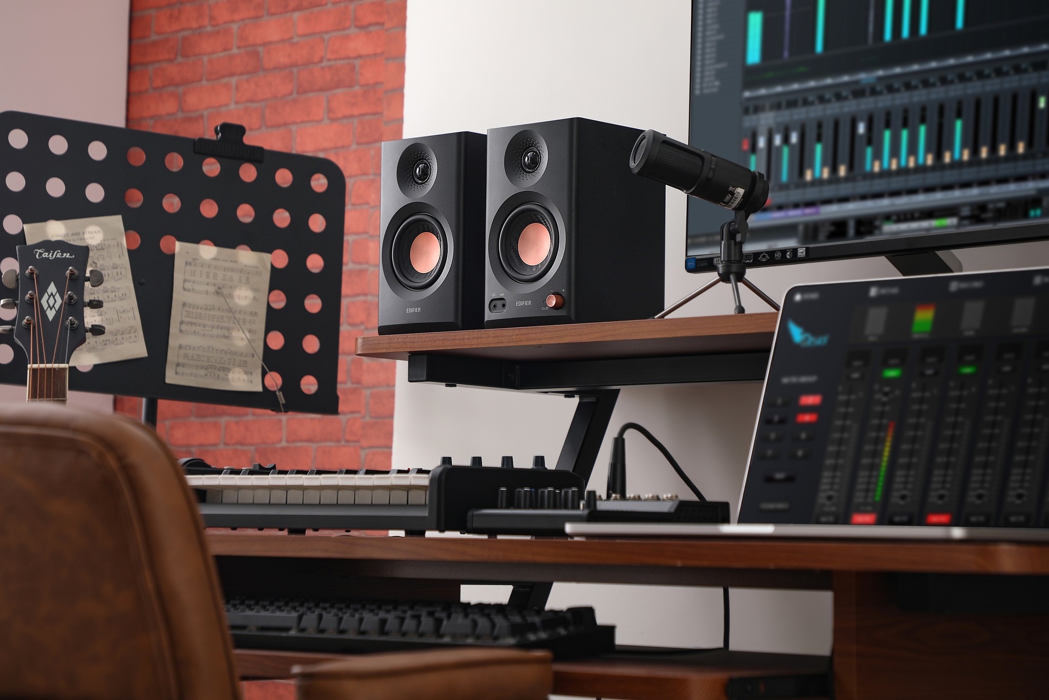 Crafted with precision and dedicated tuning, the Edifier MR3 
