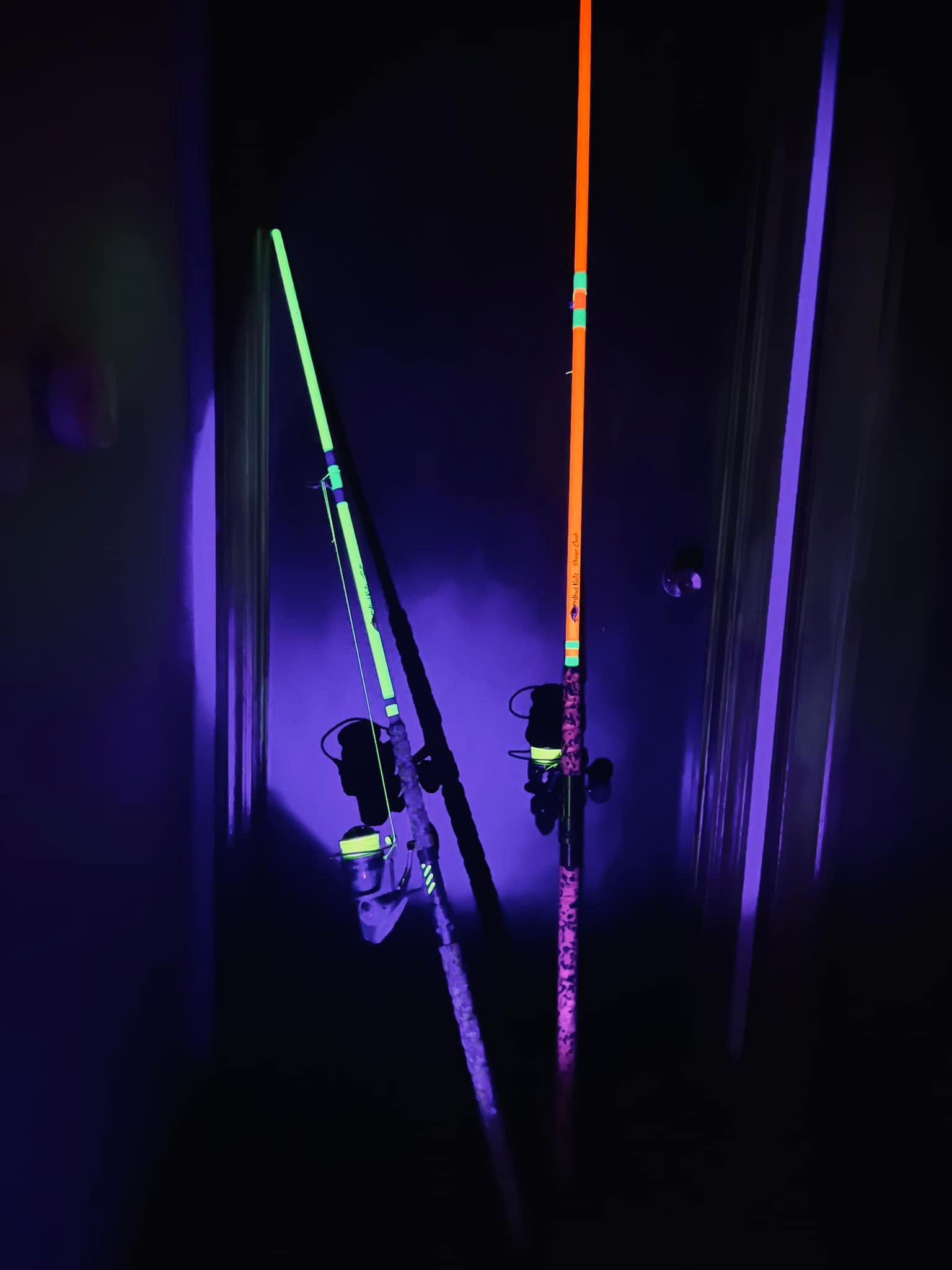 braided fishing line that glows under black light K9 KATLINE: Heavy-Duty, Ultra-Durable 8 Strand Dyneema for Day and Night - 60lb, 80lb, 100lb - Slime Green, Blaze Orange Built for catfish rigs from Santee Cooper spreads to anchored night fishing Ashconfish A8-1000m-Halo UV light Braided