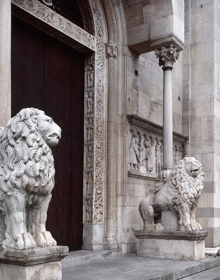 IMPRESSIONS FROM THE TRANSROMANICA REGIONS: The lions of the main ...