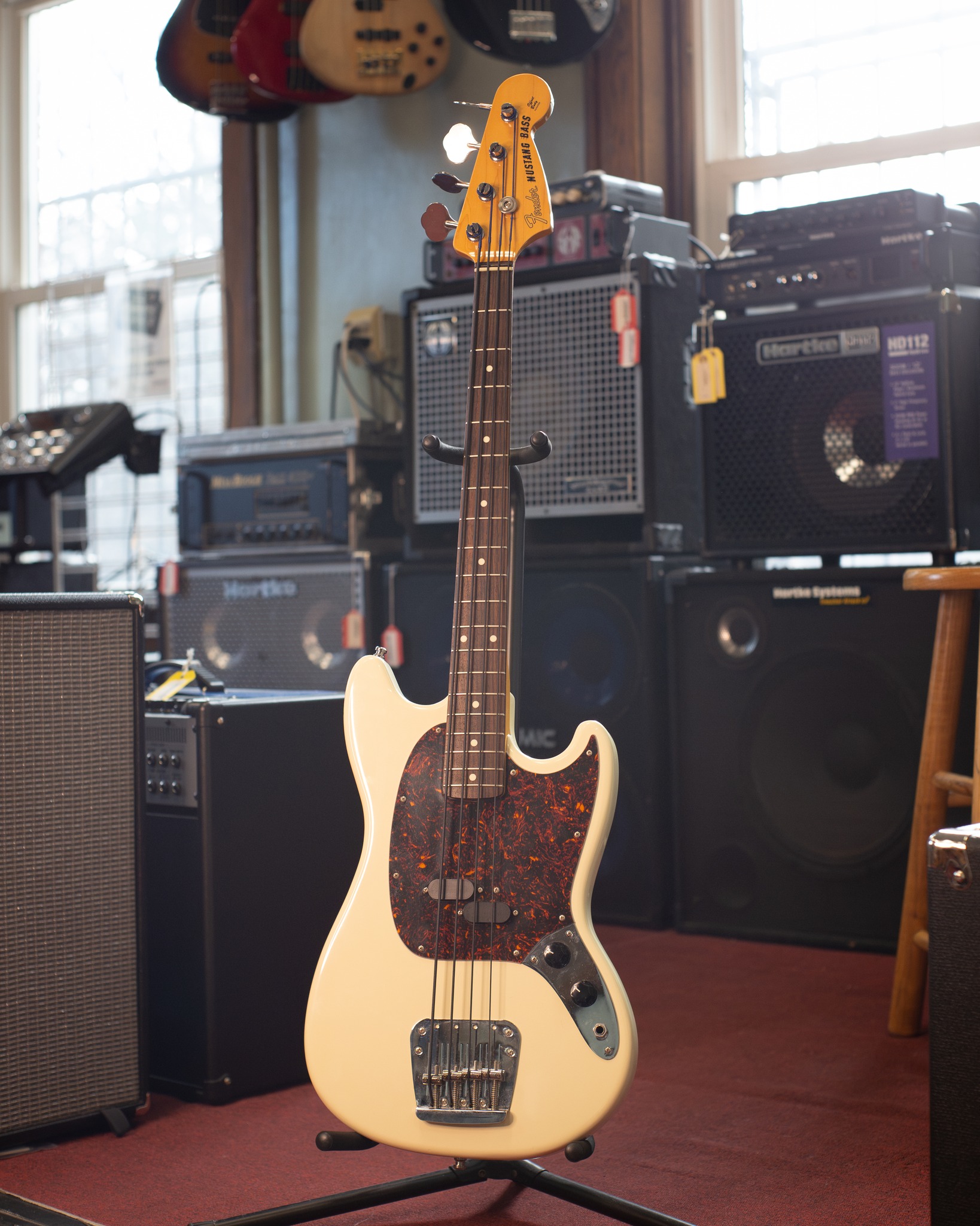 A fan-favorite for its punchy short-scale tone, this Fender Japan