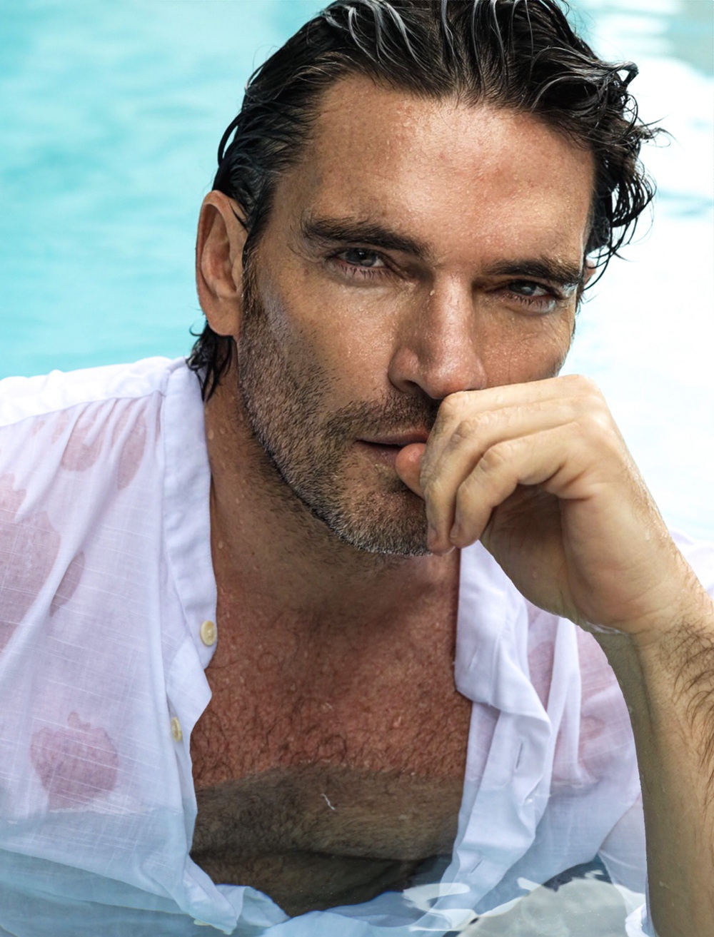 Argentinean-Puerto-Rican actor and model Julian Gil will be the Spanish host of the big event