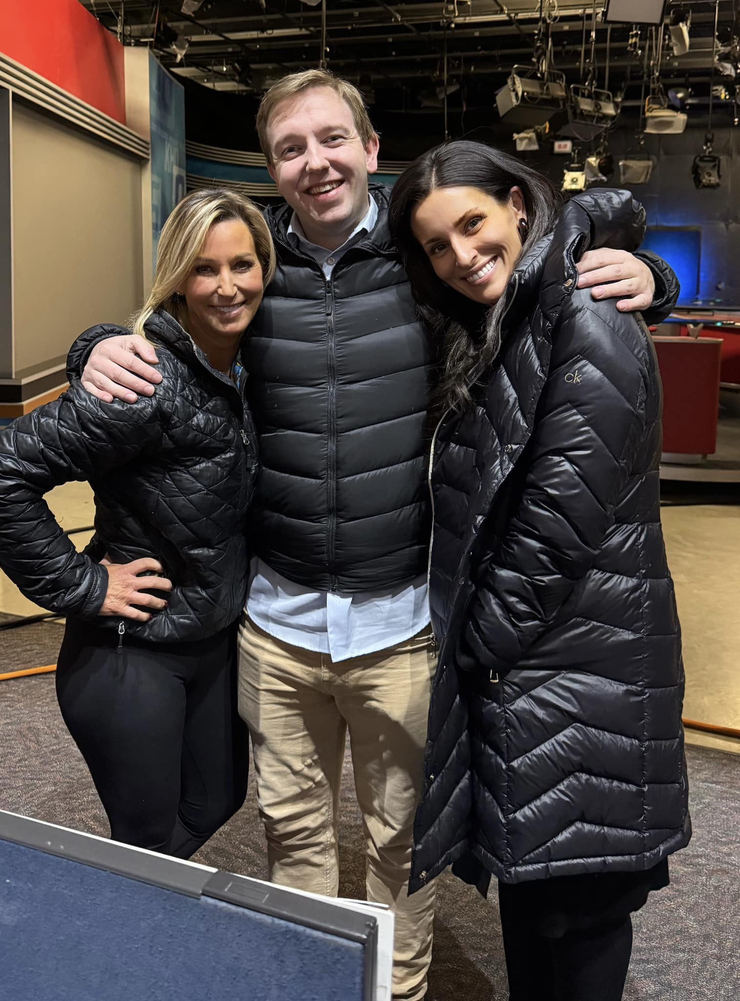 Black puffy coat day! Hopefully you got the memo 😉 KHQ Leslie