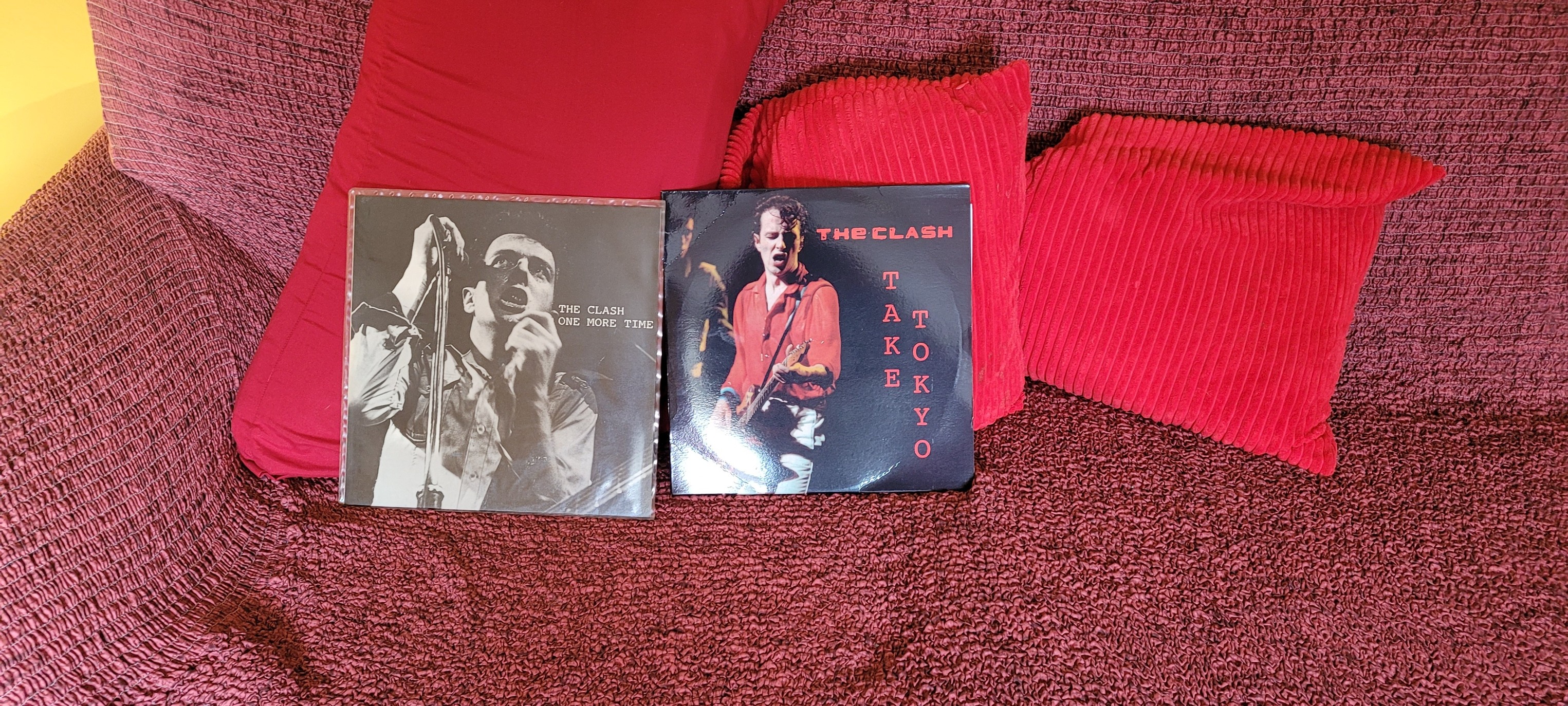 THE CLASH LIVE JAMAICA 27.11.82 (Year? Label?)