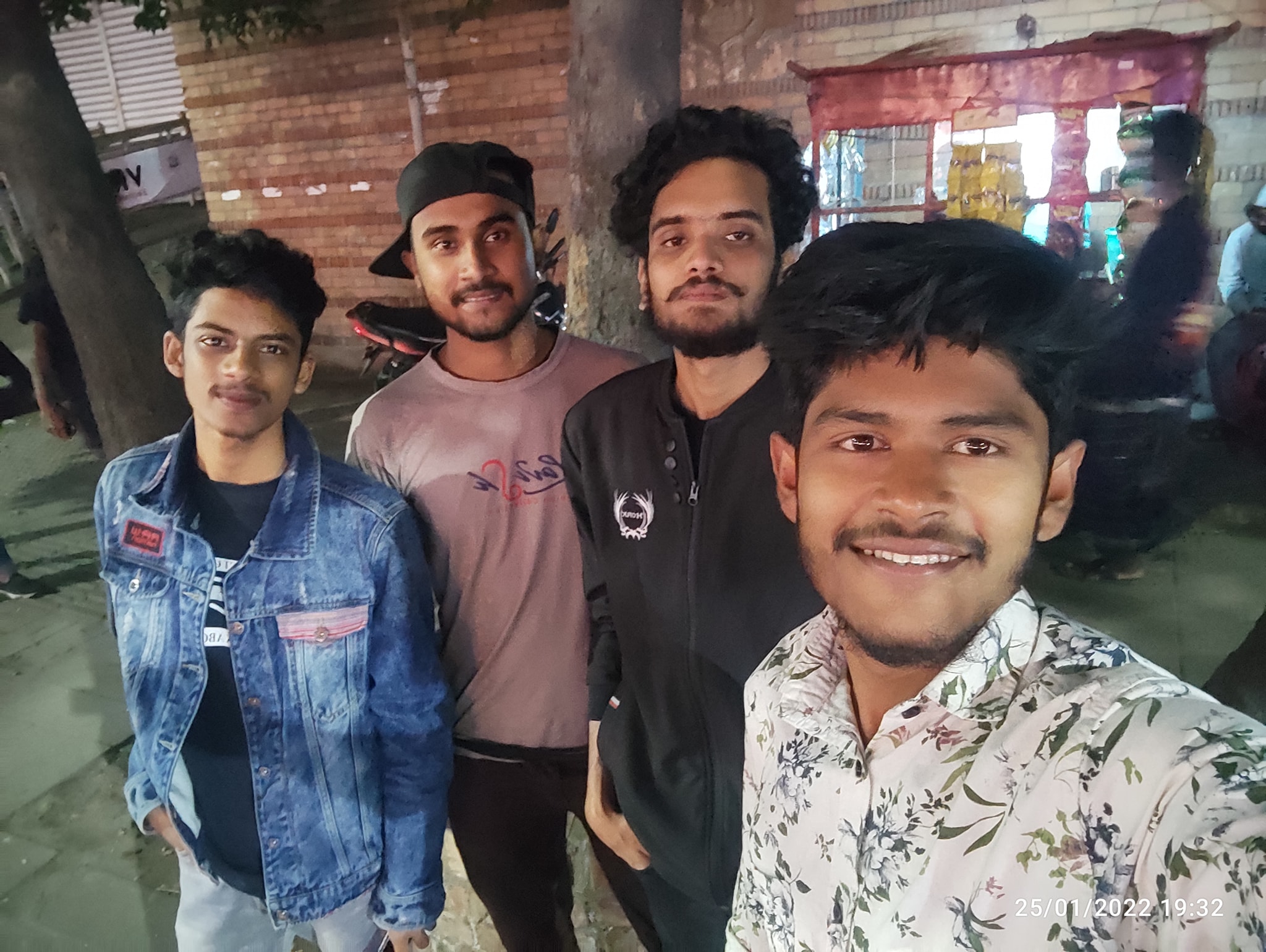 Farhan - 💗💗 Finally Meet My Friends 🥰 | Facebook