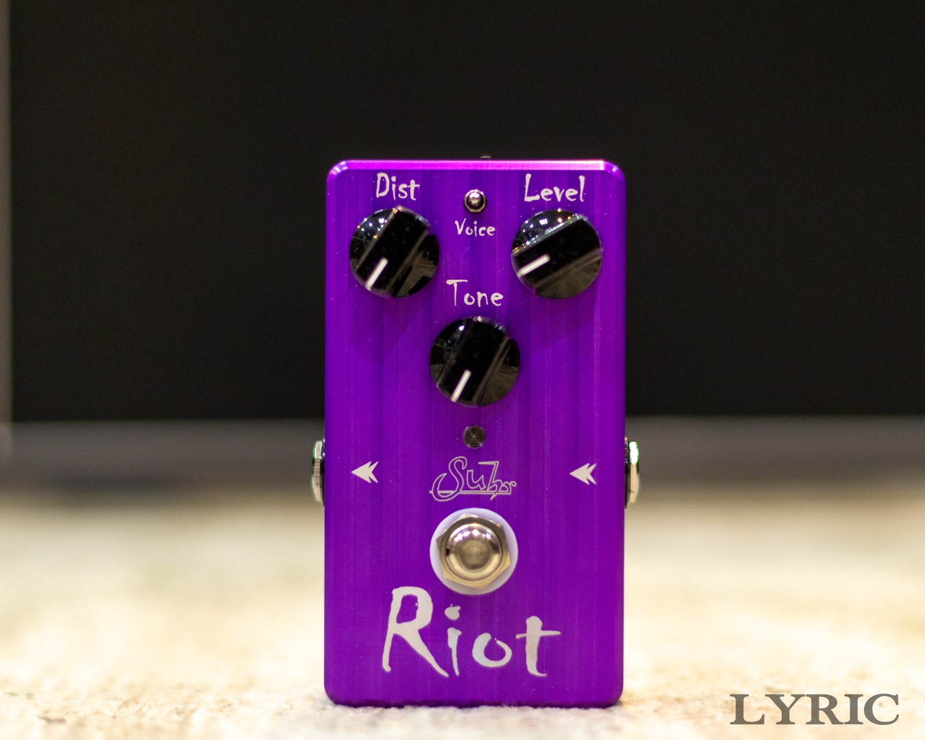 The Suhr Riot isn't just a pretty face; it's built to last. Its
