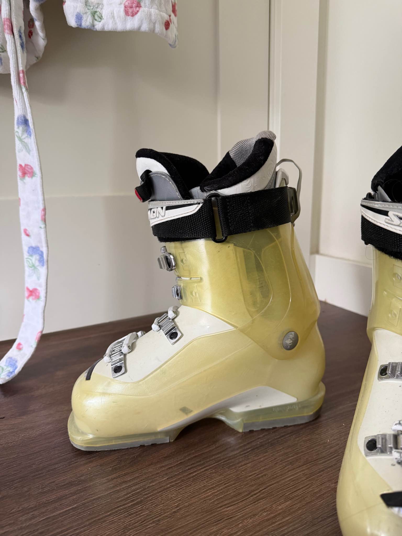 salomon divine cruise ski boots approximately 1.59 kg Salomon Divine Cruise (2012)