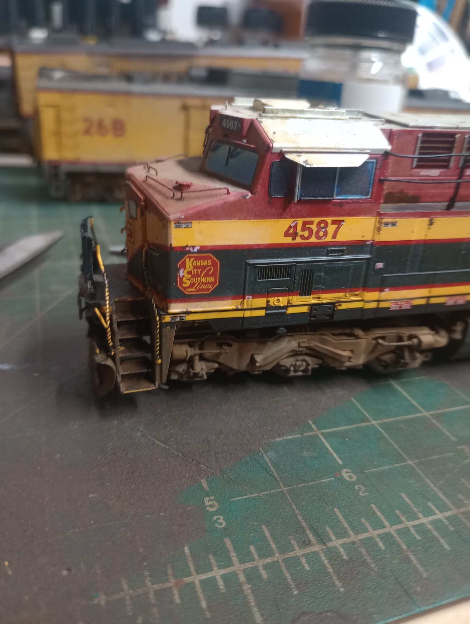 Athearn Genesis KCS AC4400 toaster unit.