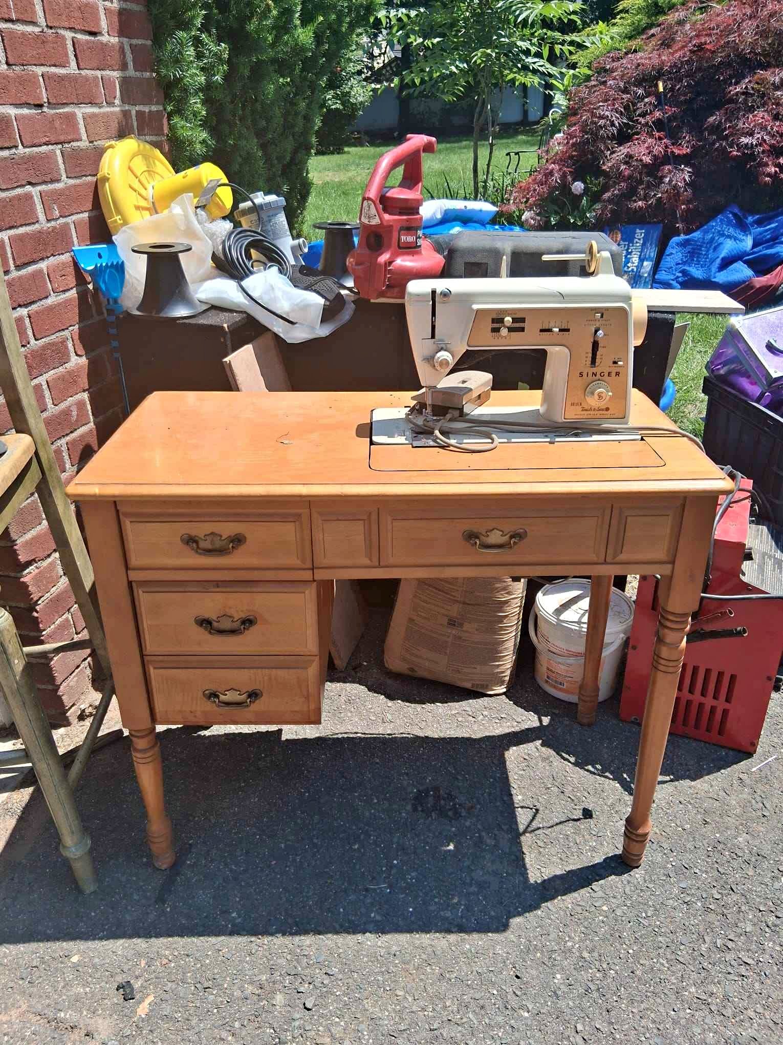 Vintage Singer 630 Touch & Sew sewing machine with its accompanying ...