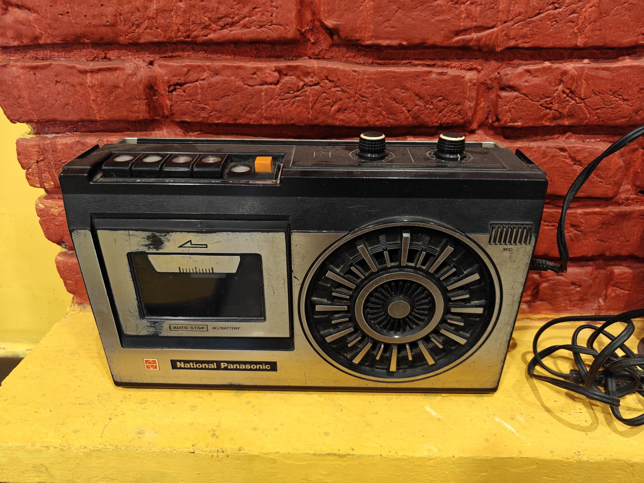 Vintage National Panasonic RQ-565D CASSETTE & RADIO PLAYER
