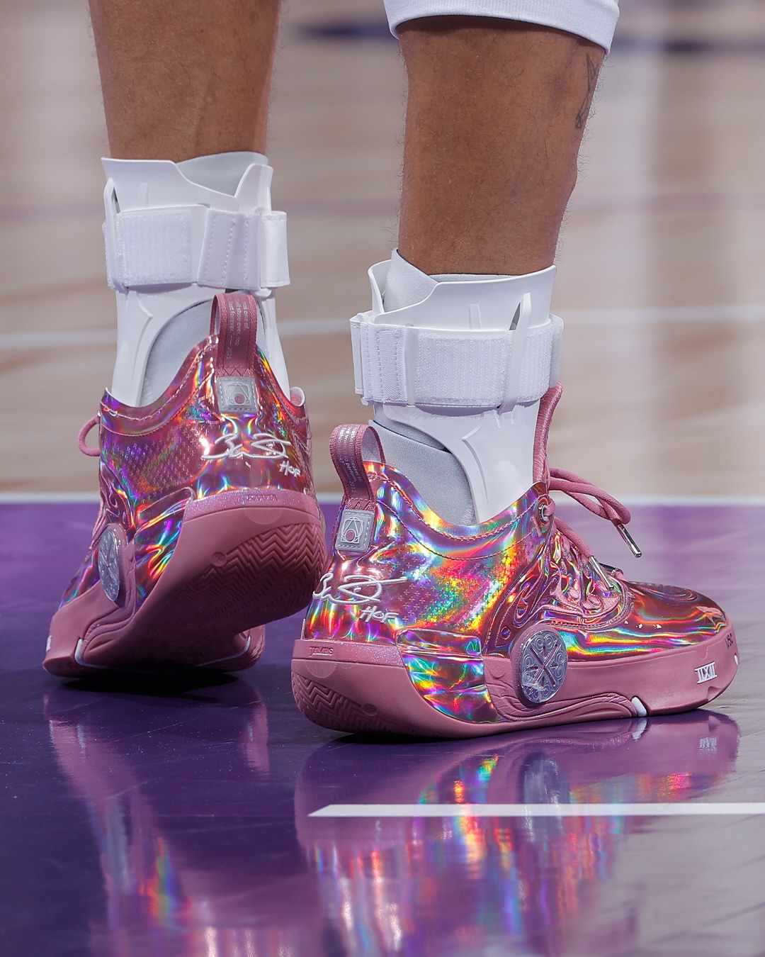 Steph brought out a different colorway of the “All-Star” Lux Li
