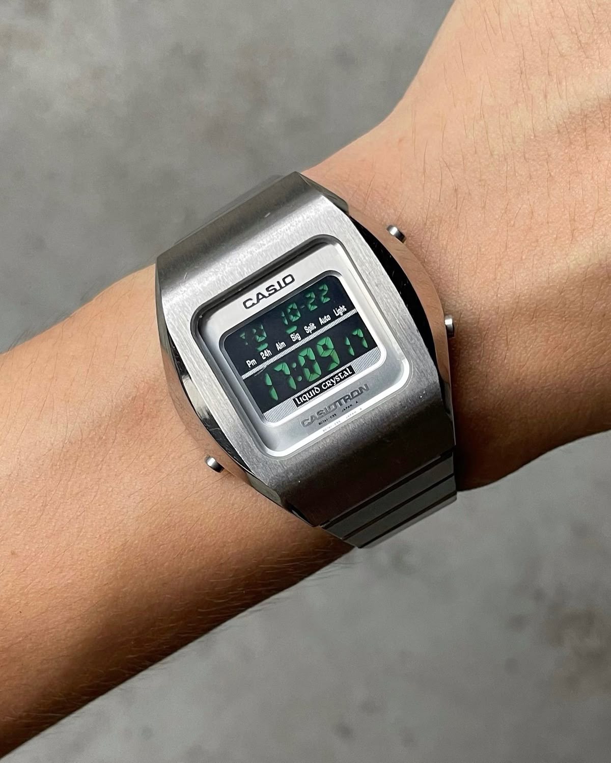 70s 美品　カシオ CASIOTRON TRN-110 デジタル腕時計 希少 Casio Casiotron TRN-110 digital watch with a silver stainless