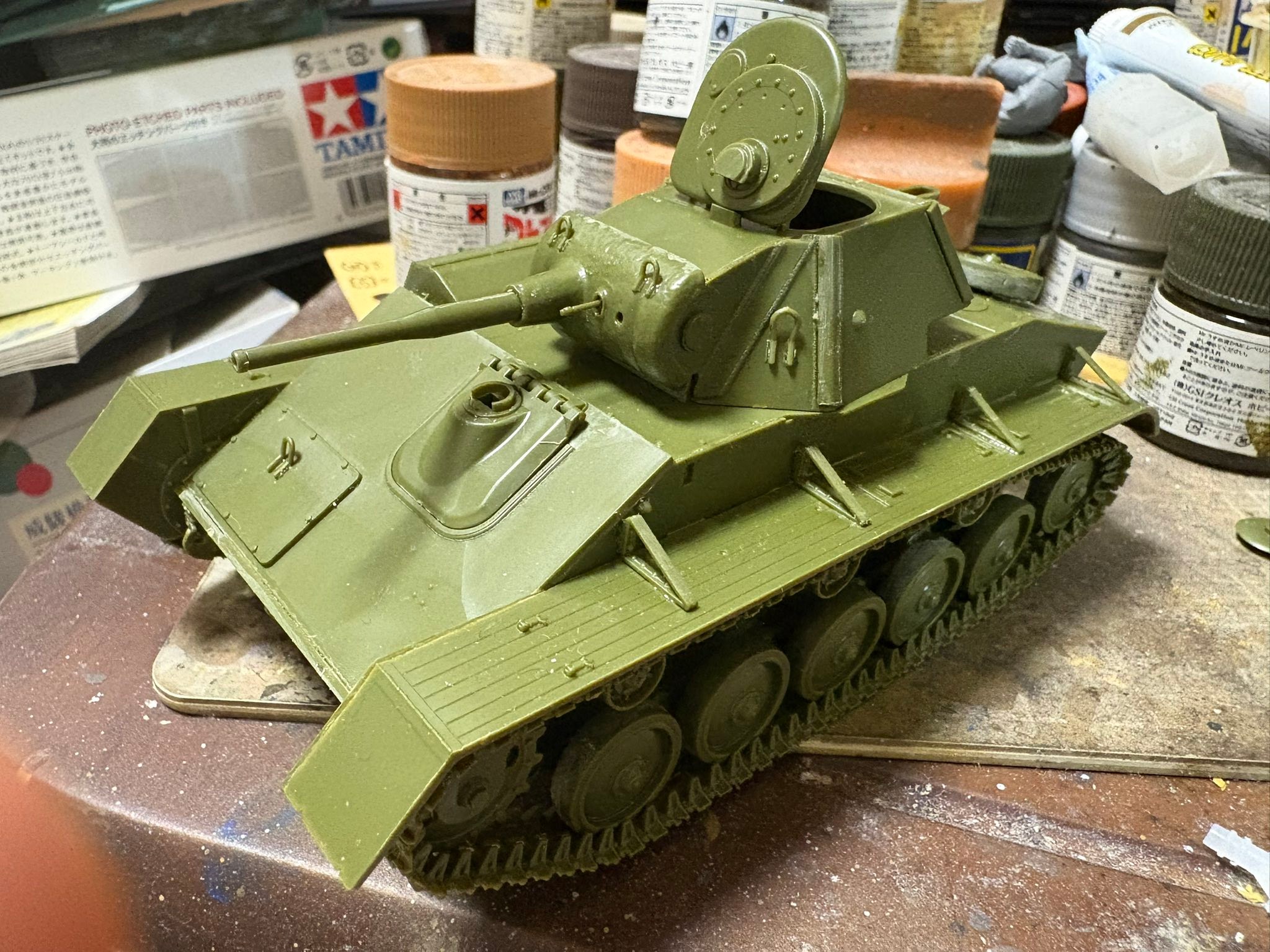 次のプロジェクト。T-70M軽戦車(ズべズダ1/35)。シンプルながら