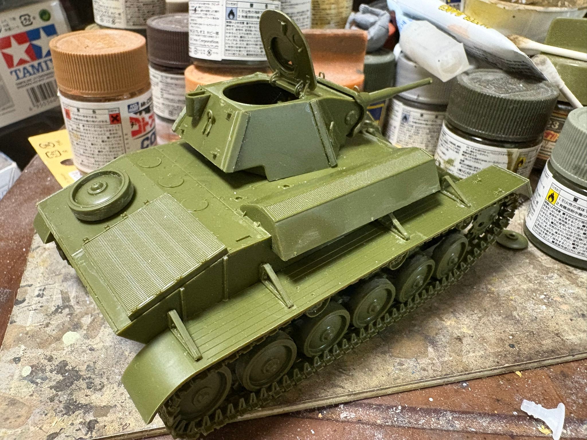 次のプロジェクト。T-70M軽戦車(ズべズダ1/35)。シンプルながら