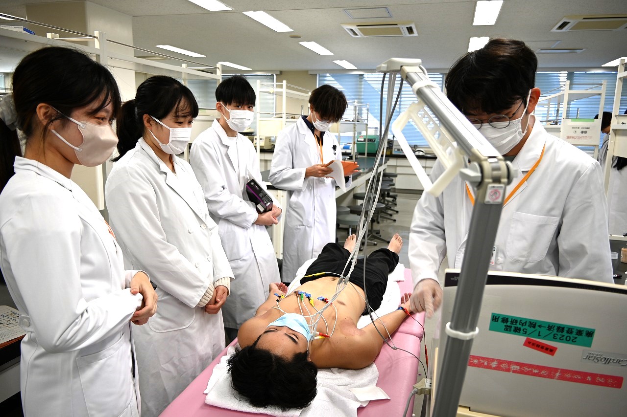 本学医学部の4年生が、臨床実習に進む前に受ける共用試験「OSCE