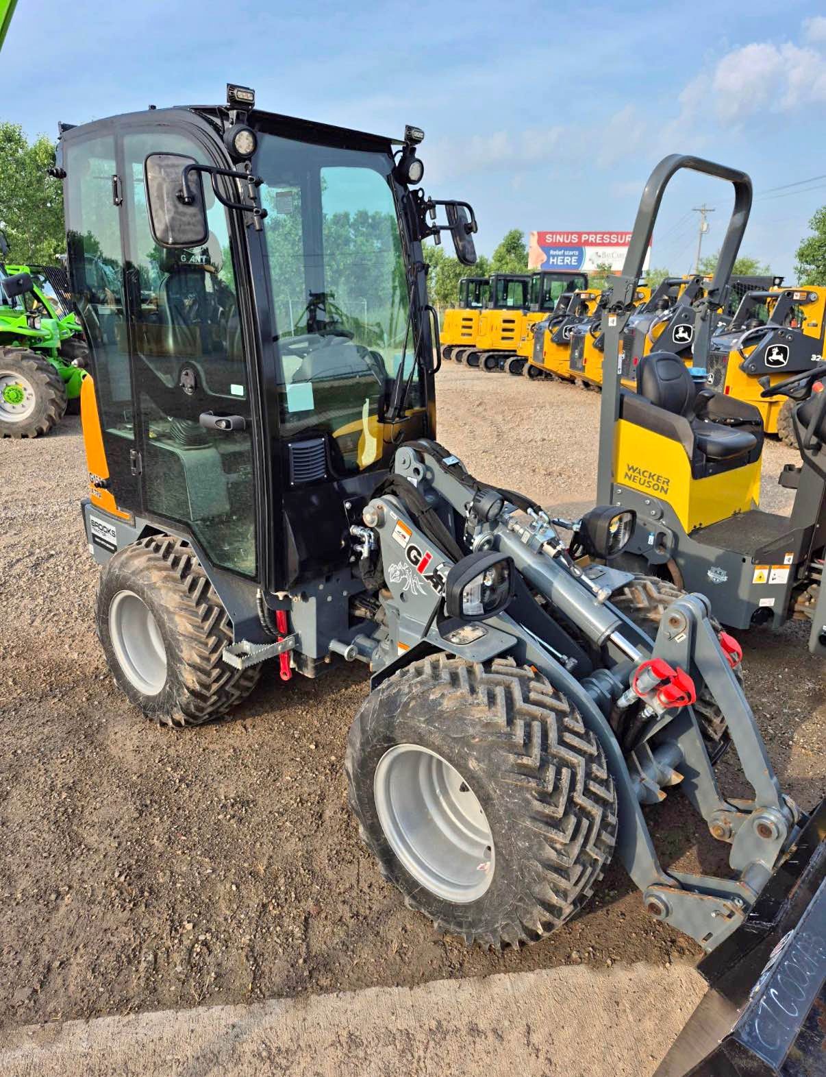 Giant G1500 X-tra compact wheel loader articulated 3362 tip load - Toy ...