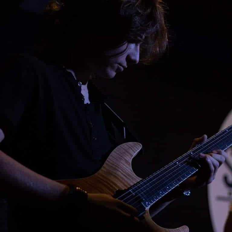How to write a riff that stay in your head💥 First riff: not much ...
