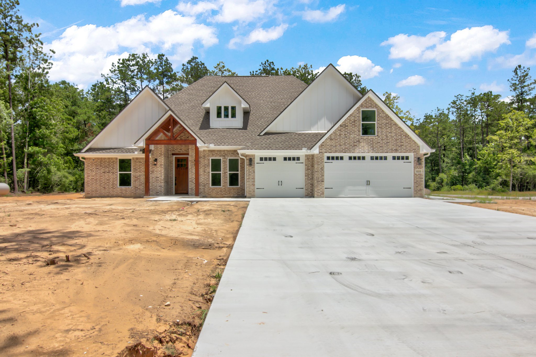RTC Homes - 🏠🏡🏠🏡 COMPLETED CUSTOM HOME 🏡🏠🏡🏠 This custom... | Facebook