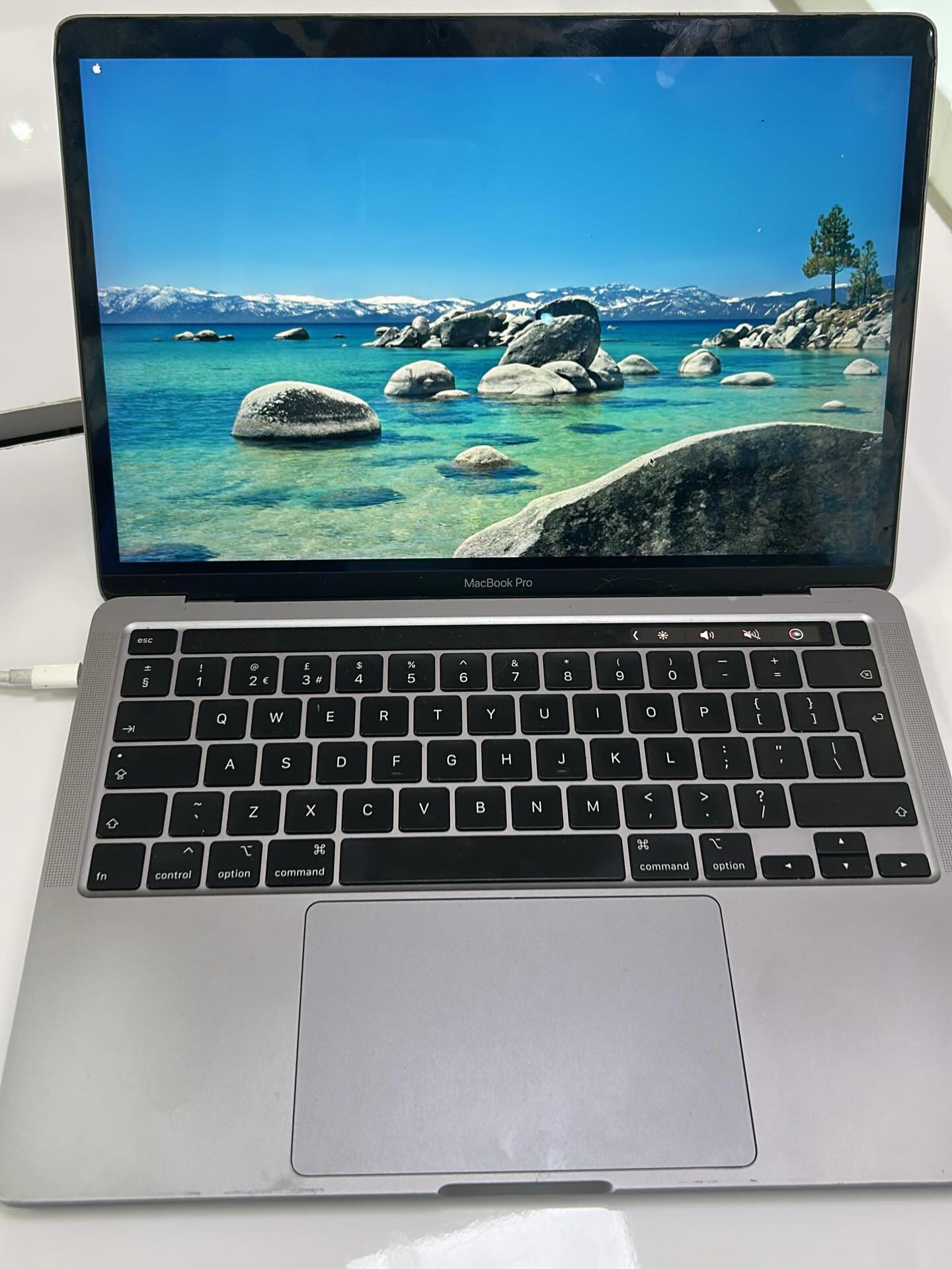 MacBook Pro 2020 Intel 8/256 2,000,000