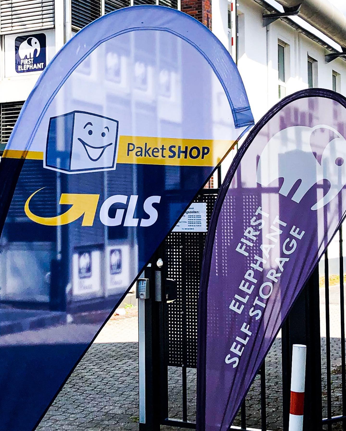 Wir haben einen Amazon Locker vor unserem Gebäude stehen und einen GLS PaketShop auf unserem Gelände.⠀ ⠀ So könnt ihr ganz bequem eure Paktete hier abholen und versenden.⠀ ⠀ Der Amazon Locker