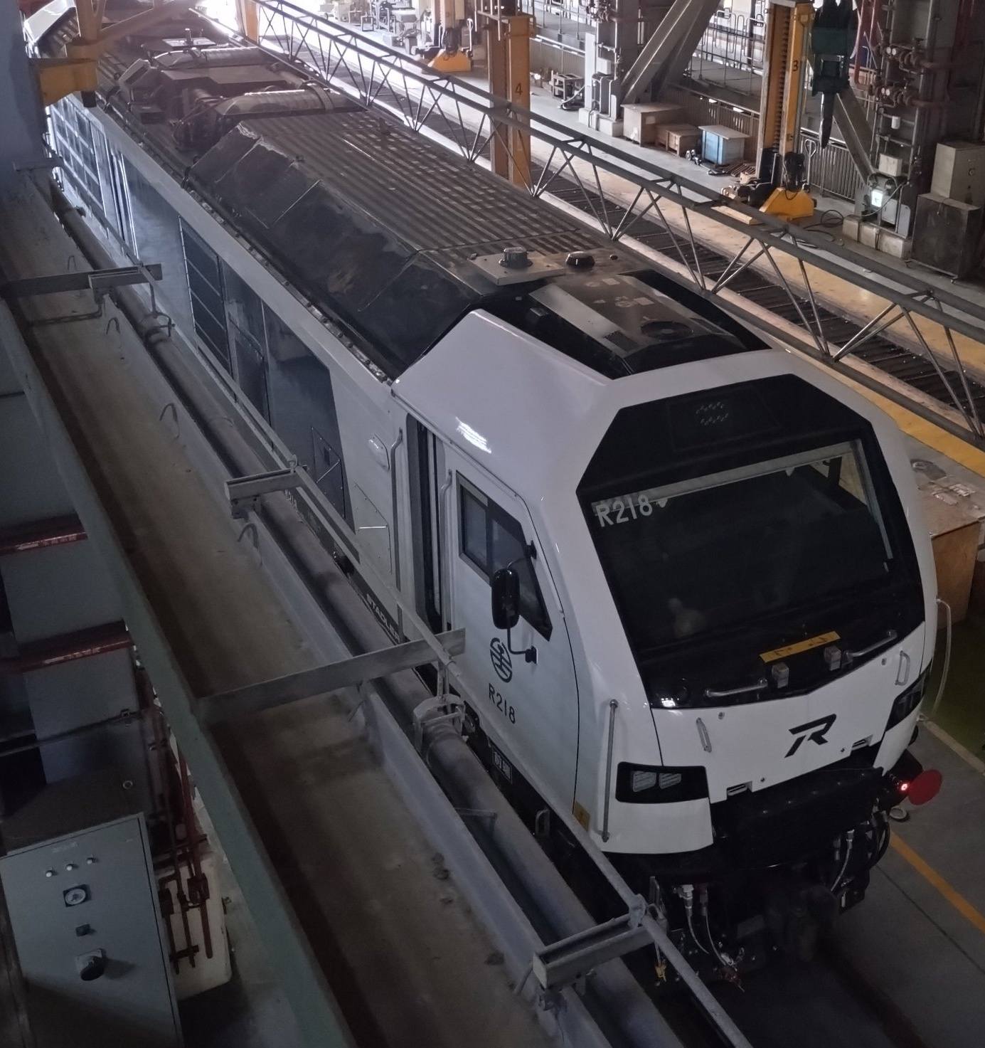 鐵道文化之旅 | 今日來個R218的車頂特寫 | Facebook