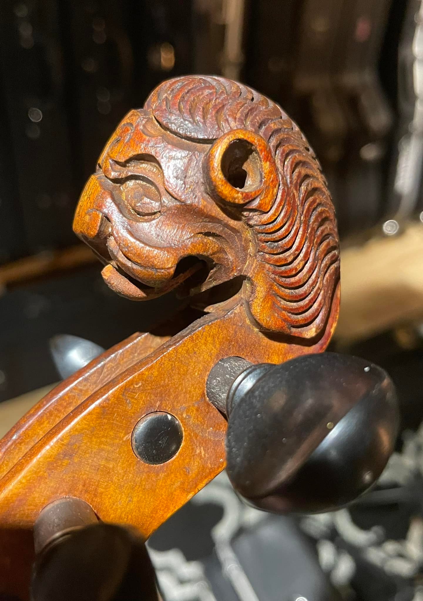 What is the origin and value of this unique violin with a lion's